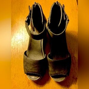 Sorel Distressed Black Wedge Heel